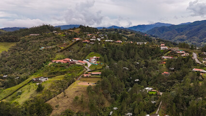 Foto aérea tomada  sobre el municipio de El Retiro, en Antioquia, Colombia