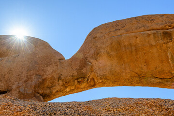 Namibia, Spitzkoppe, rocce e arco di pietra