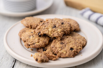 テーブルの上の美味しそうなクッキー