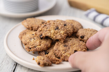テーブルの上の美味しそうなクッキー
