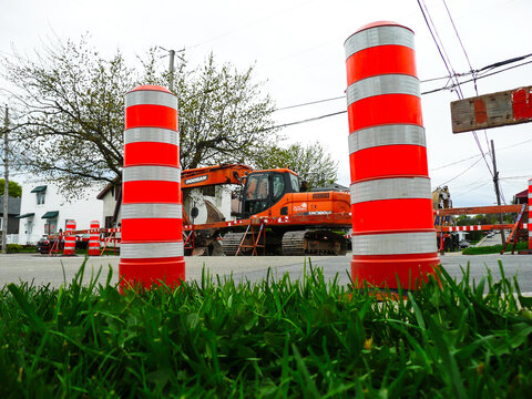 R&eacute;paration d'une rue dans la ville Qu&eacute;bec avec de la machinerie de la compagnie Doosan.	
