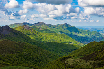 Naklejka premium Verdant panorama of the Jordanne Valley from the ridge between Puy de Peyre Arse and Puy Mary
