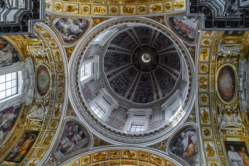 Fototapeta premium interior of the cathedral in rome italy