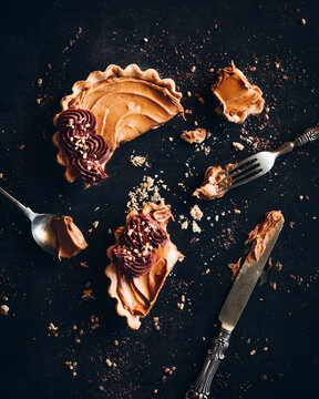 Delicious speculoos tart with crumbs and utensils