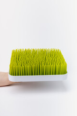Bottle drying tray that looks like grass