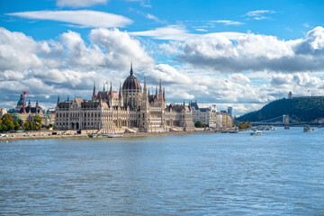 Fototapeta premium Iconic Budapest Majestic View of the Hungarian Parliament Building Along the Danube River Under a Dramatic Sky