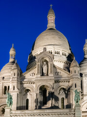 Fototapeta premium Sacre Coeur Cathedral on Montmartre Hill at Dusk, Paris, France