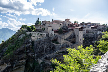 Obraz premium ancient churches in the remote mountains of the Meteora Valley in Greece on a May day