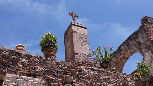 Templo y Ex-Convento de la Santa Cruz de los Milagros, en Quer&eacute;taro