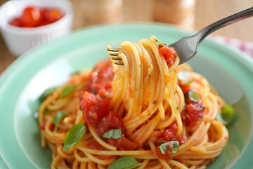 spaghetti with tomato sauce