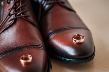 Elegant Brown Leather Oxford Shoes with Engraved Date Detail, Wedding Attire, Formal Style, Luxurious Texture, Dark Wood Floor Background.
