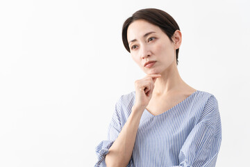 私服姿の女性　ライフスタイルイメージ