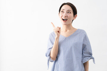 私服姿の女性　ライフスタイルイメージ