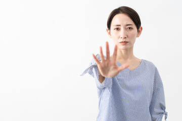 私服姿の女性　ライフスタイルイメージ