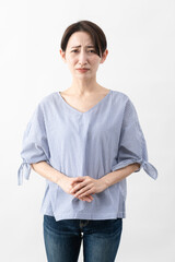 私服姿の女性　ライフスタイルイメージ