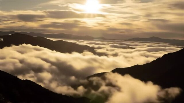 夜明けの光と幻想的な雲海の風景