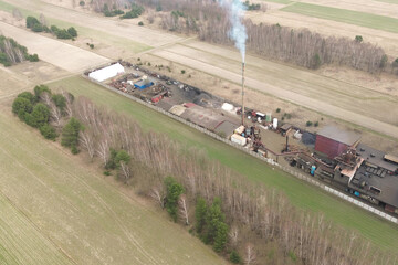 Obraz premium Air pollution from industrial chimney in countryside