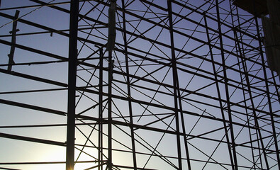 Lines in the Sky. Linee e geometrie si intrecciano in questa foto dal fascino industriale. Una...