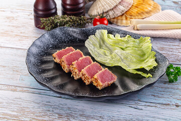 Tuna tataki roasted and raw