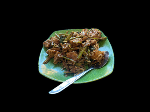 Tipat Cantok is a Balinese specialty similar to gado-gado, but with its own unique characteristics. Tipat cantok consists of ketupat, boiled vegetables, fried tofu, and finely ground peanut sauce, 
