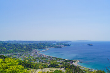 日本の風景【千葉県安房郡鋸南町】鋸山からみた元名海岸・保田中央海岸方面の風景