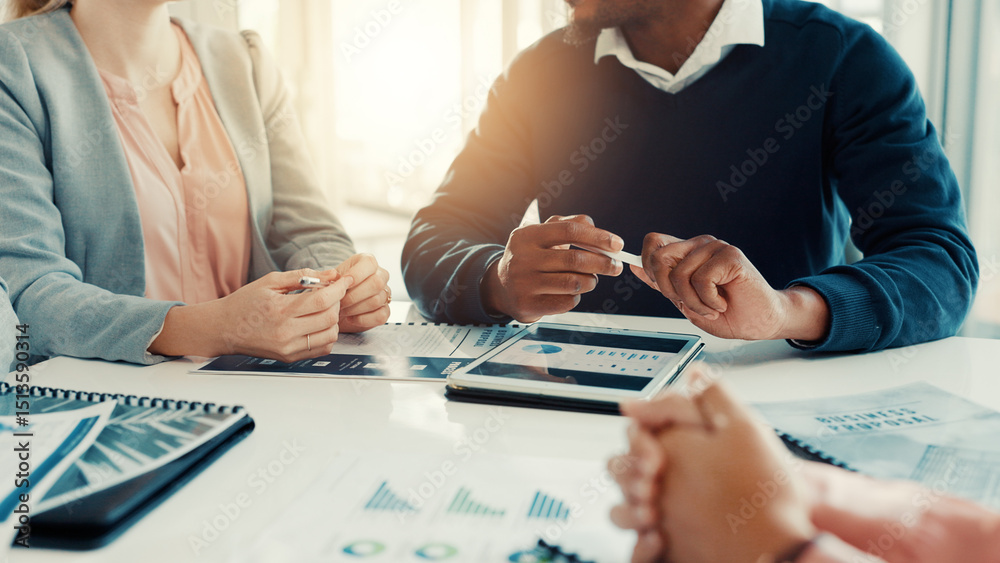 Fototapete hands, business people and discussion on tablet with data, investment metrics or planning. office, t