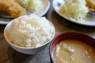茶碗に盛られた白米