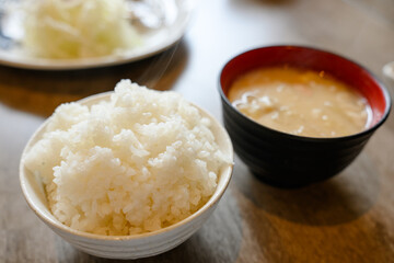 茶碗に盛られた白米