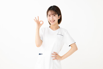 白衣を着た女性