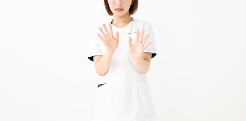 白衣の女性　お断り　拒否