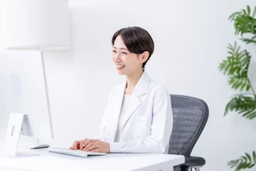  医師 © naka