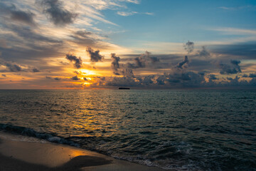 Obraz premium Sea sunset view. Cloudy sunset sky and seascape at summer vacation. Skyscape with sea sunrise. Calm horizon at sea nature. Romantic summer vacation on beach seascape. Sunrise sky horizon