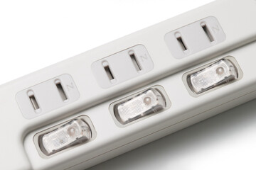 ３つ並んだコンセント