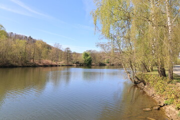 Blick auf den Fluss Ruhr bei Herdecke im Ruhrgebiet	