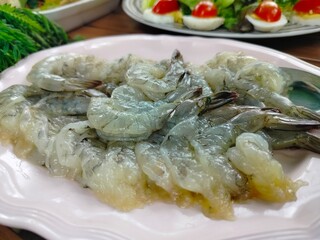 fresh shrimp with lemon