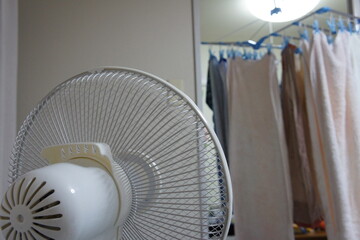 Electric Fan Drying Laundry at Home　部屋干し　扇風機　洗濯物