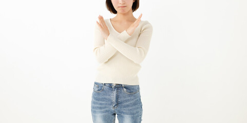 禁止の意思表示をする女性