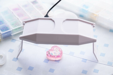 LEDライトでレジンを硬化する