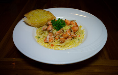spaghetti white sauce with salmon stir