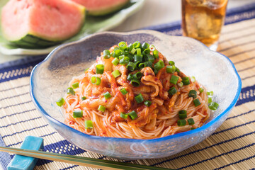 【豚キムチそうめん】しっかり冷やした素麺を豚キムチと楽しむアレンジ素麺です。