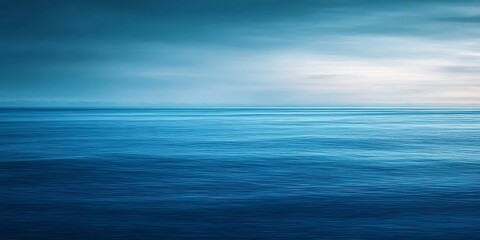 Obraz premium Tranquil ocean scene with calm waters and cloudy sky