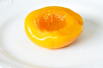 Melocotón en almíbar fruta sabrosa nutritiva natural