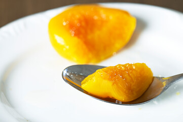 Melocotón en almíbar fruta sabrosa nutritiva natural