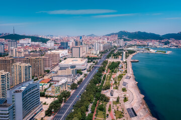 Obraz premium China, Weihai, coastline, city, city skyline, architectural landscape, building, architecture, background, metropolis, downtown,
