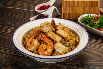 Vietnamese fried rice with prawn and squid Kom Ran