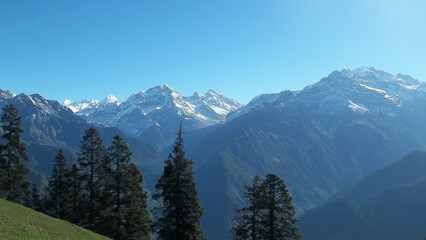 Obraz premium Himalayan Treks – Exploring Sar Pass, Snow Trails of Himachal & Uttarakhand Heights 