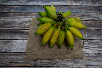 Ripe bananas arranged on burlap fabric showcasing natural freshness