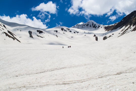 Himalayan Treks &ndash; Exploring Sar Pass, Snow Trails of Himachal & Uttarakhand Heights

