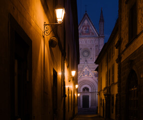 Duomo di Orvieto and narrow street at night