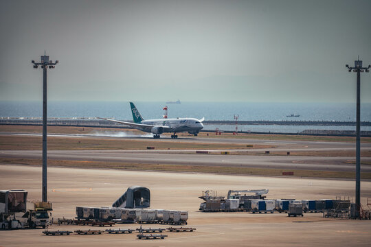 An ANA Boeing 787 airplane landing at the Haneda airport, 21 Nov 2023, Haneda Airport, Tokyo, Japan 